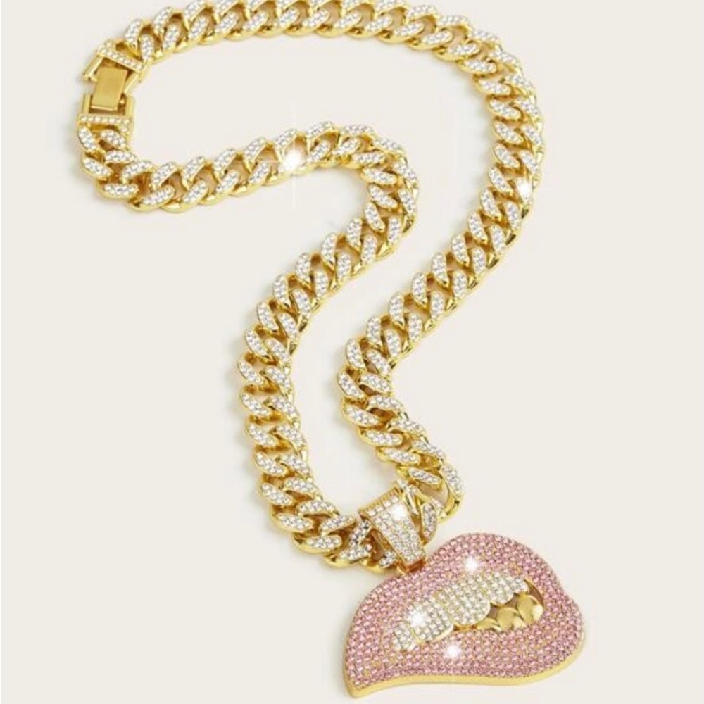 Lip pendant Necklace - Picture 4 of 5